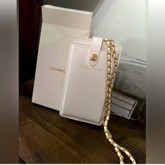 Chanel Coco Crush Smartphone Card Holder
Novelty Crossbody Pouch - Picture 2 of 8